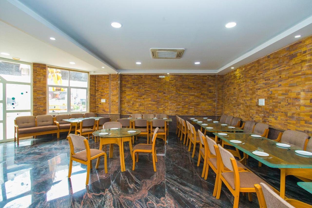 Oyo 16123 Chandana Deluxe Bangalore Exterior photo